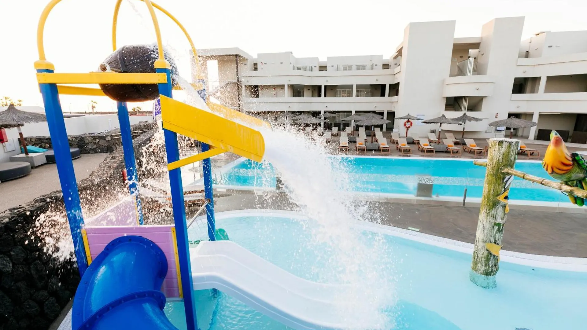 Hd Beach Resort Costa Teguise 4*,